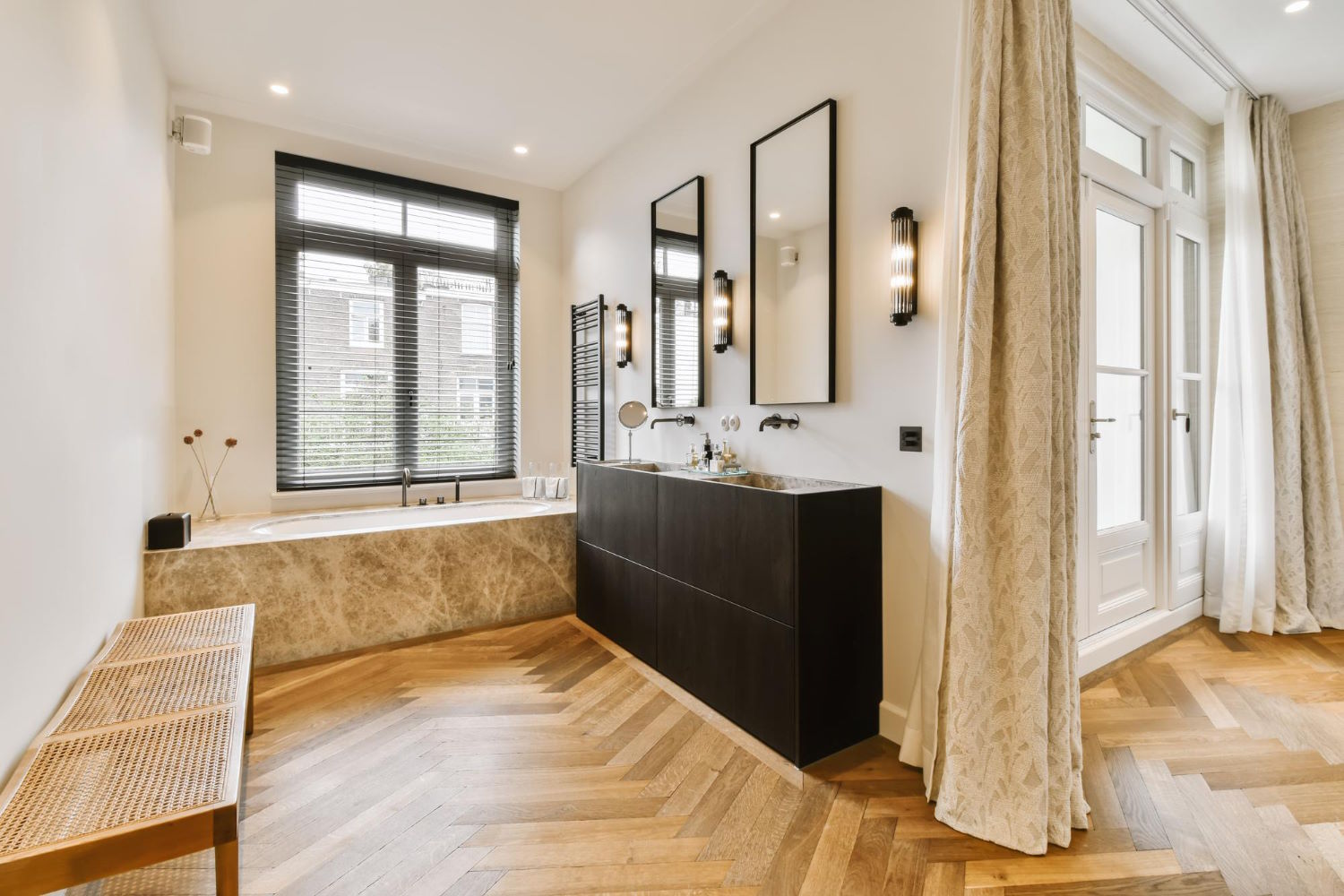 Warstwowa deska podłogowa – elegancja drewna w Twoim domu