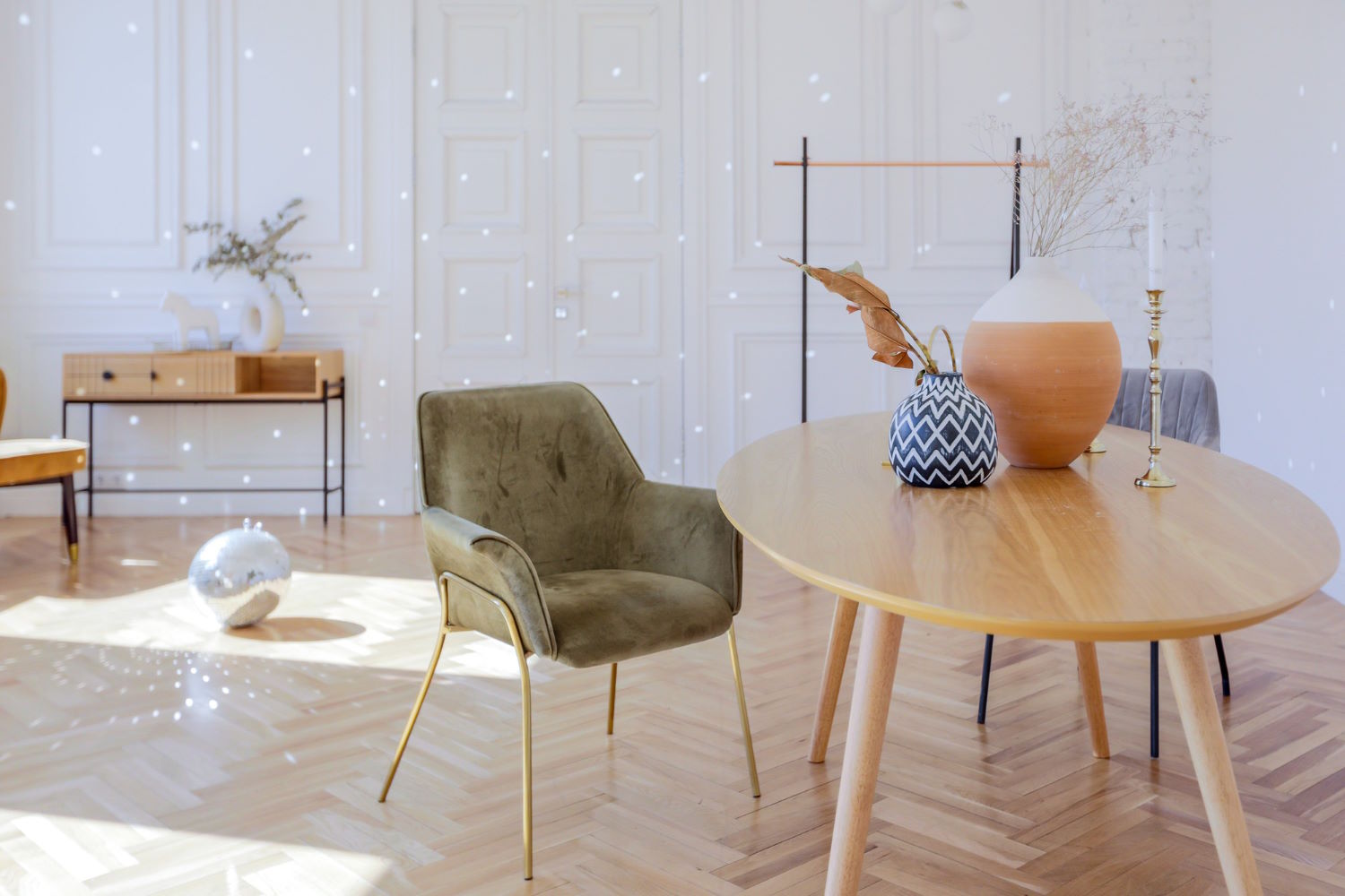 Piękno natury w twoim domu – drewniane podłogi deska po desce 